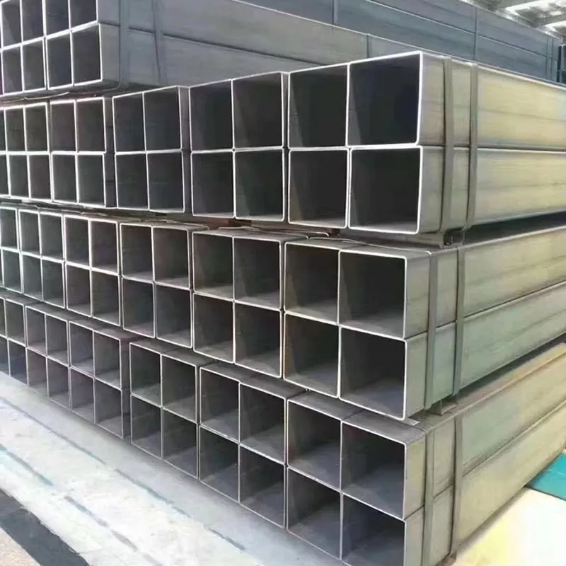 Црна правоугаона цев са равним прорезом